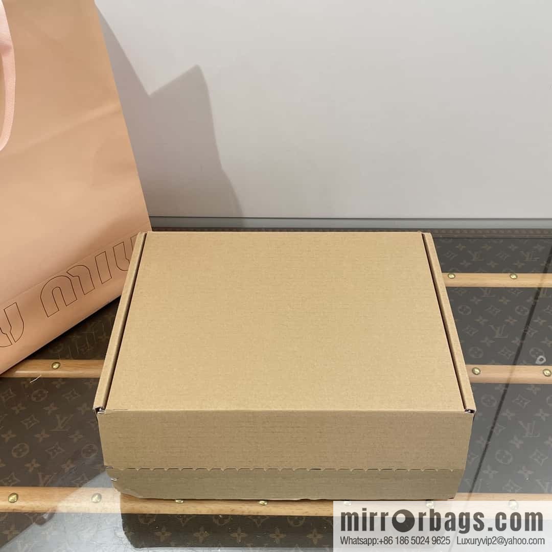 Miu Miu ✖ 𝐍𝐞𝐰 𝐁𝐚𝐥𝐚𝐧𝐜𝐞 𝟓𝟑𝟎 joint model Lace-up Forrest training shoes, football shoes