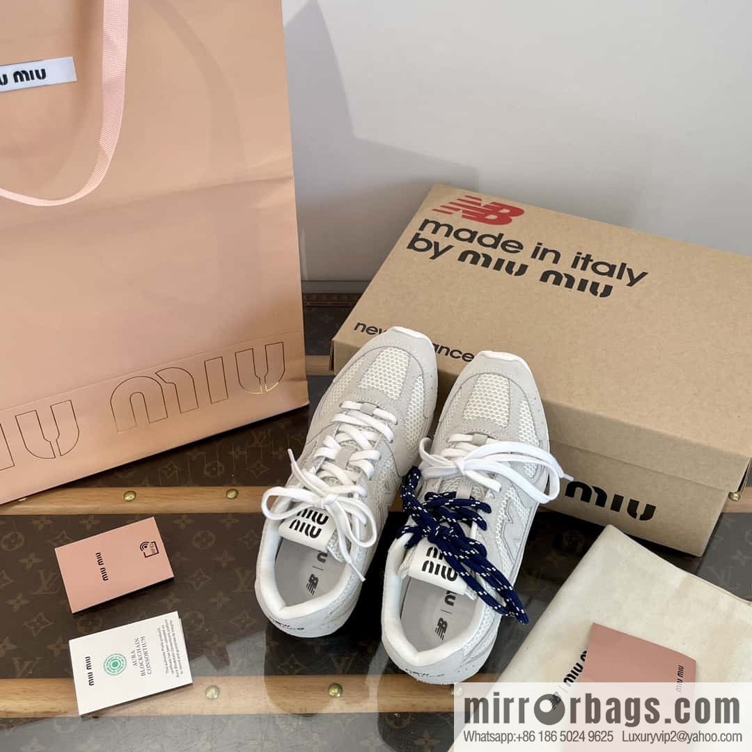 Miu Miu ✖ 𝐍𝐞𝐰 𝐁𝐚𝐥𝐚𝐧𝐜𝐞 𝟓𝟑𝟎 joint model Lace-up Forrest training shoes, football shoes