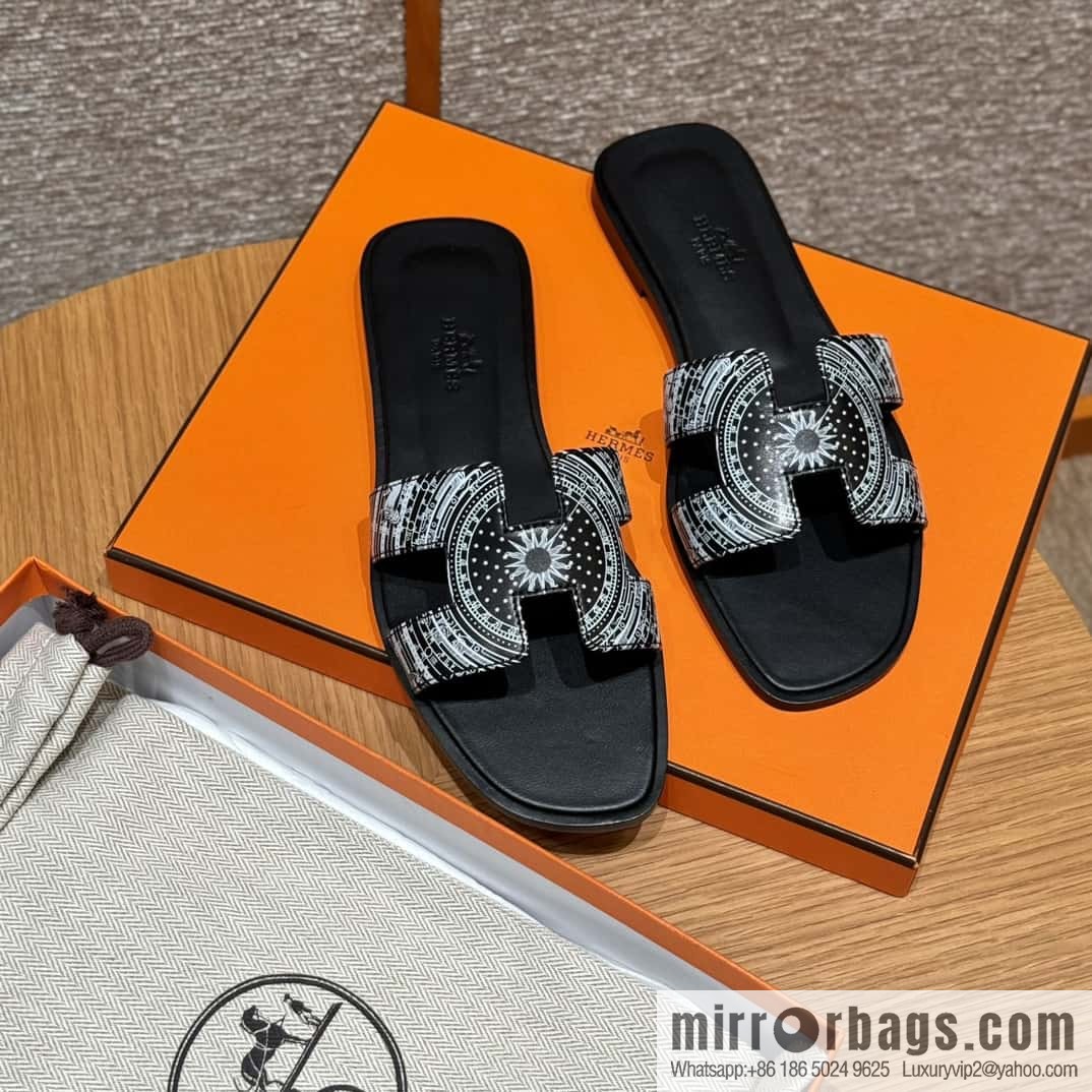 Hermès H's new printed slippers