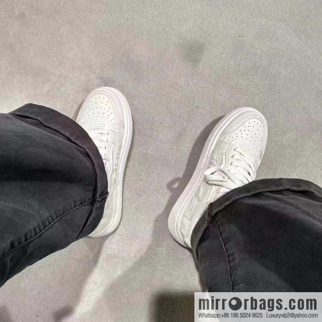 𝐀𝐥𝐞𝐱𝐚𝐧𝐝𝐞𝐫 𝐖𝐚𝐧𝐠 || King embossed thick-soled casual white shoes