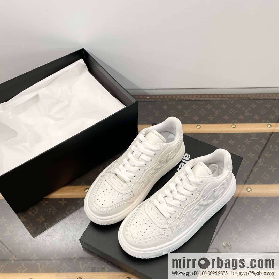 𝐀𝐥𝐞𝐱𝐚𝐧𝐝𝐞𝐫 𝐖𝐚𝐧𝐠 || King embossed thick-soled casual white shoes