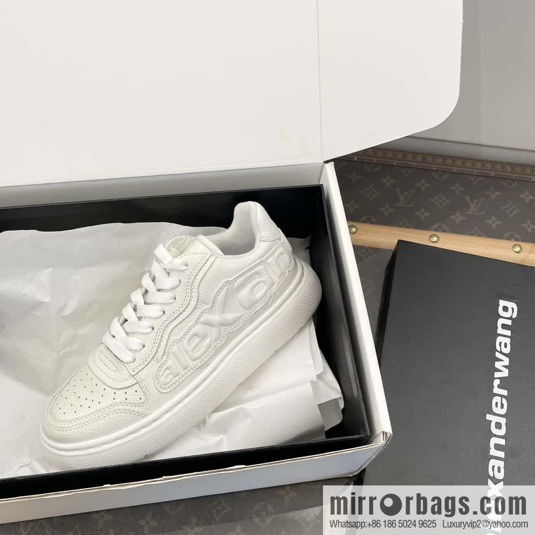 𝐀𝐥𝐞𝐱𝐚𝐧𝐝𝐞𝐫 𝐖𝐚𝐧𝐠 || King embossed thick-soled casual white shoes