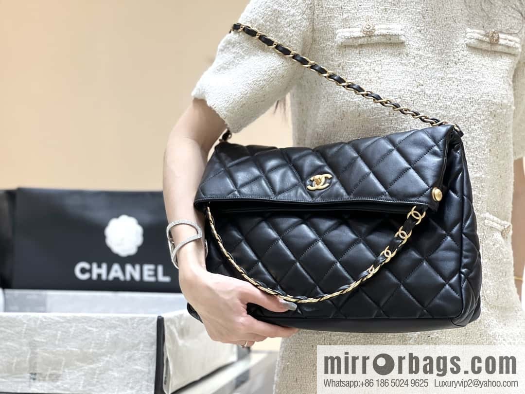 CHANEL 24p maxi hobo black AS4777