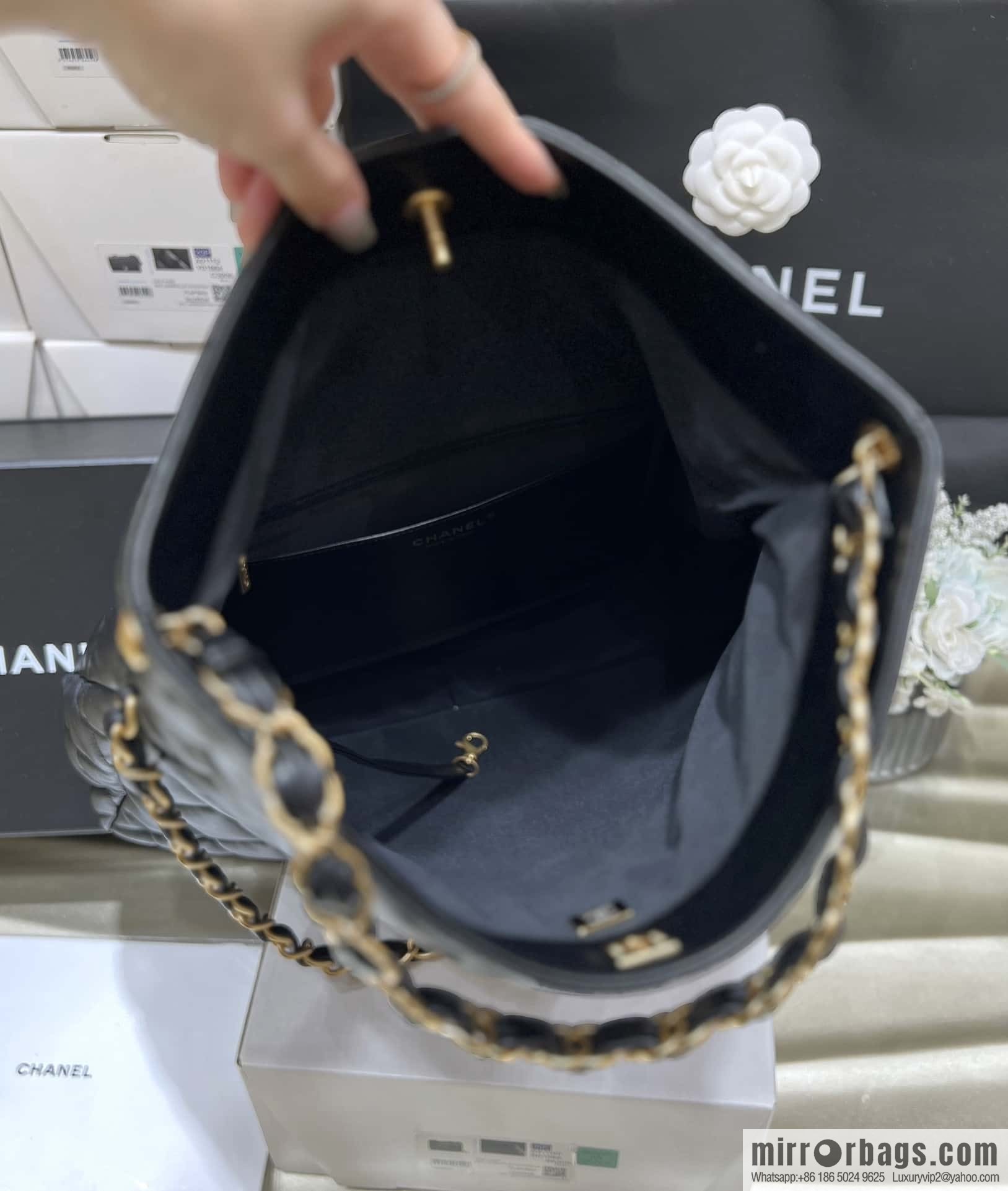 CHANEL 24p maxi hobo black AS4777