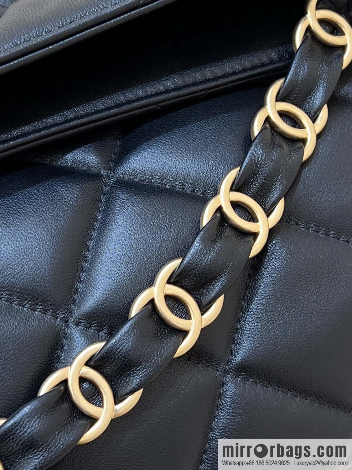 CHANEL 24p maxi hobo black AS4754