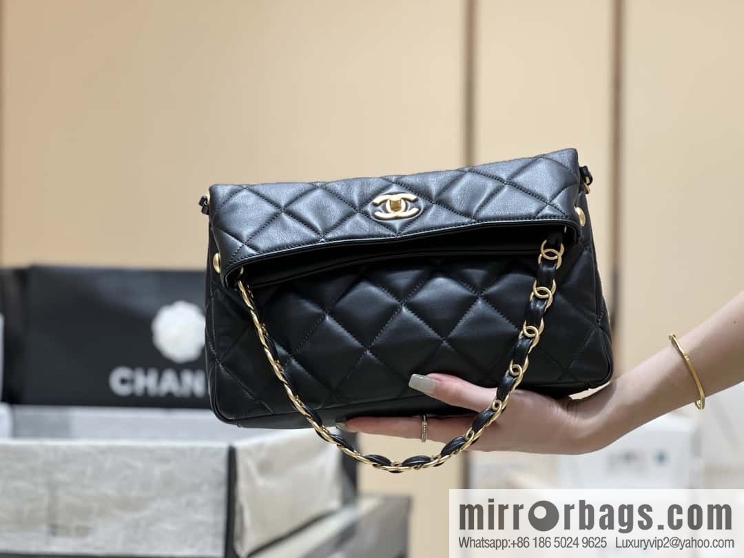 CHANEL 24p maxi hobo black AS4754