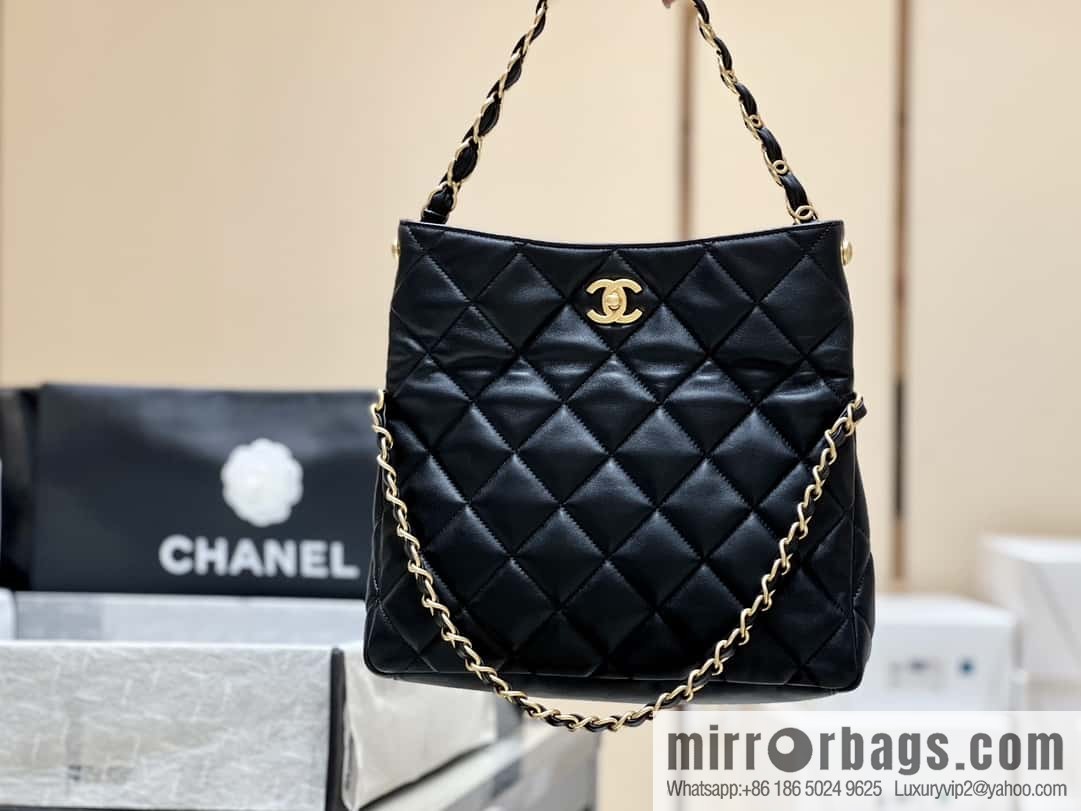 CHANEL 24p maxi hobo black AS4754