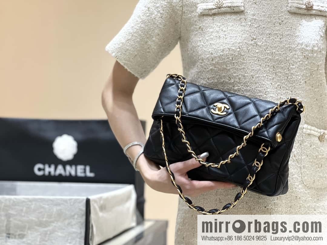 CHANEL 24p maxi hobo black AS4754