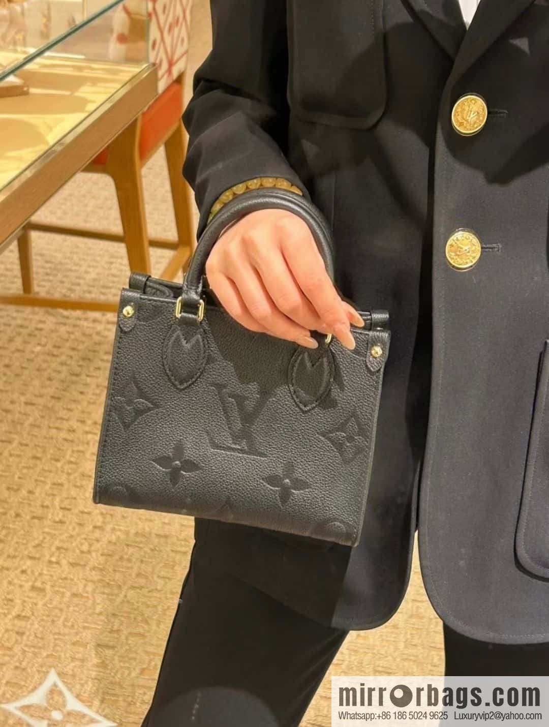 LV M46993 ONTHEGO BB handbag