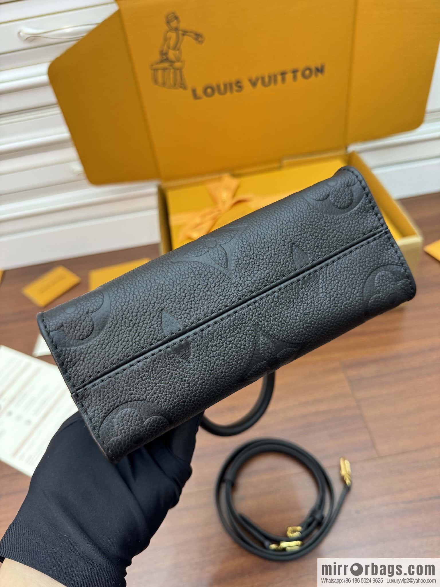 LV M46993 ONTHEGO BB handbag