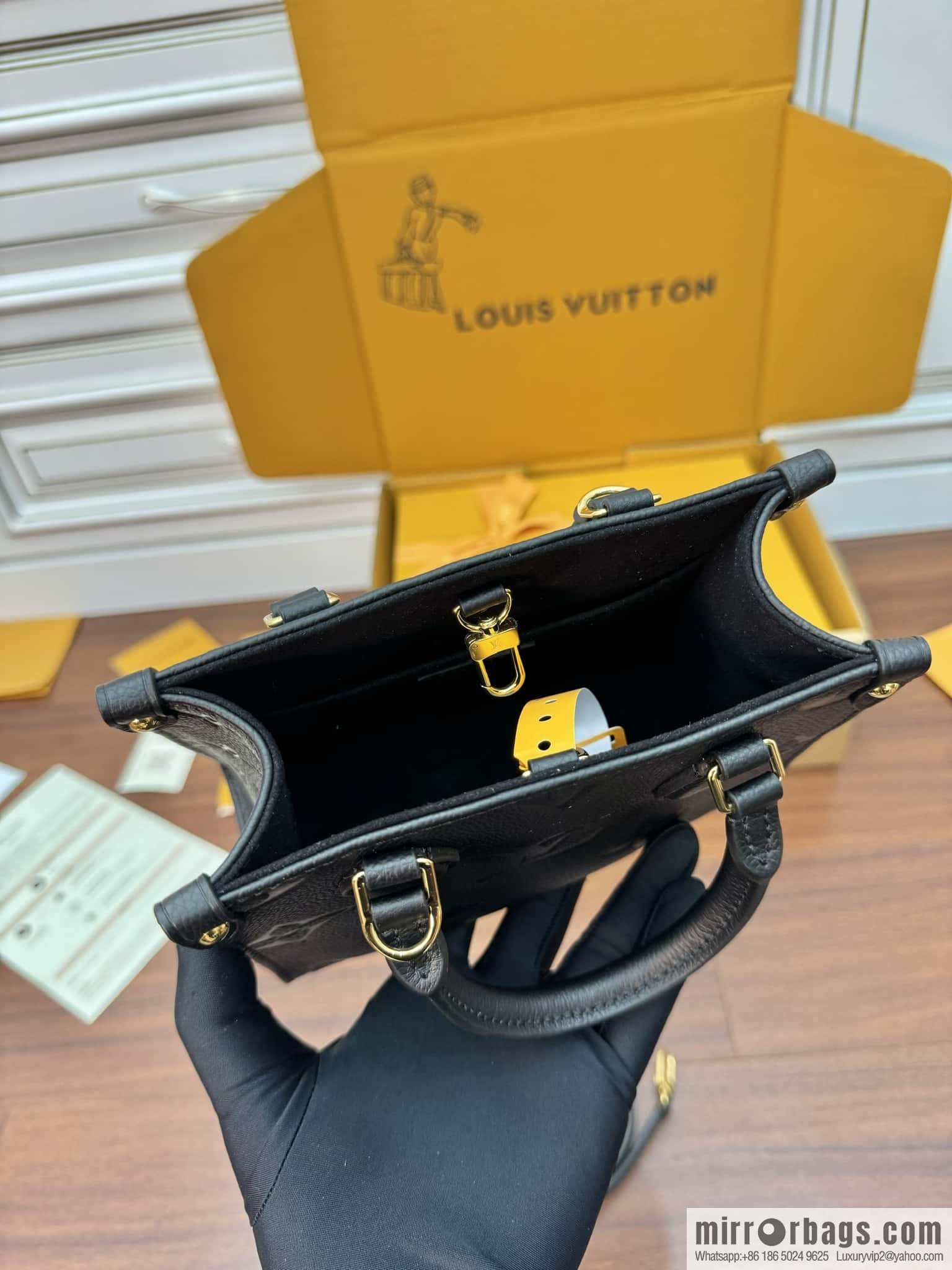 LV M46993 ONTHEGO BB handbag