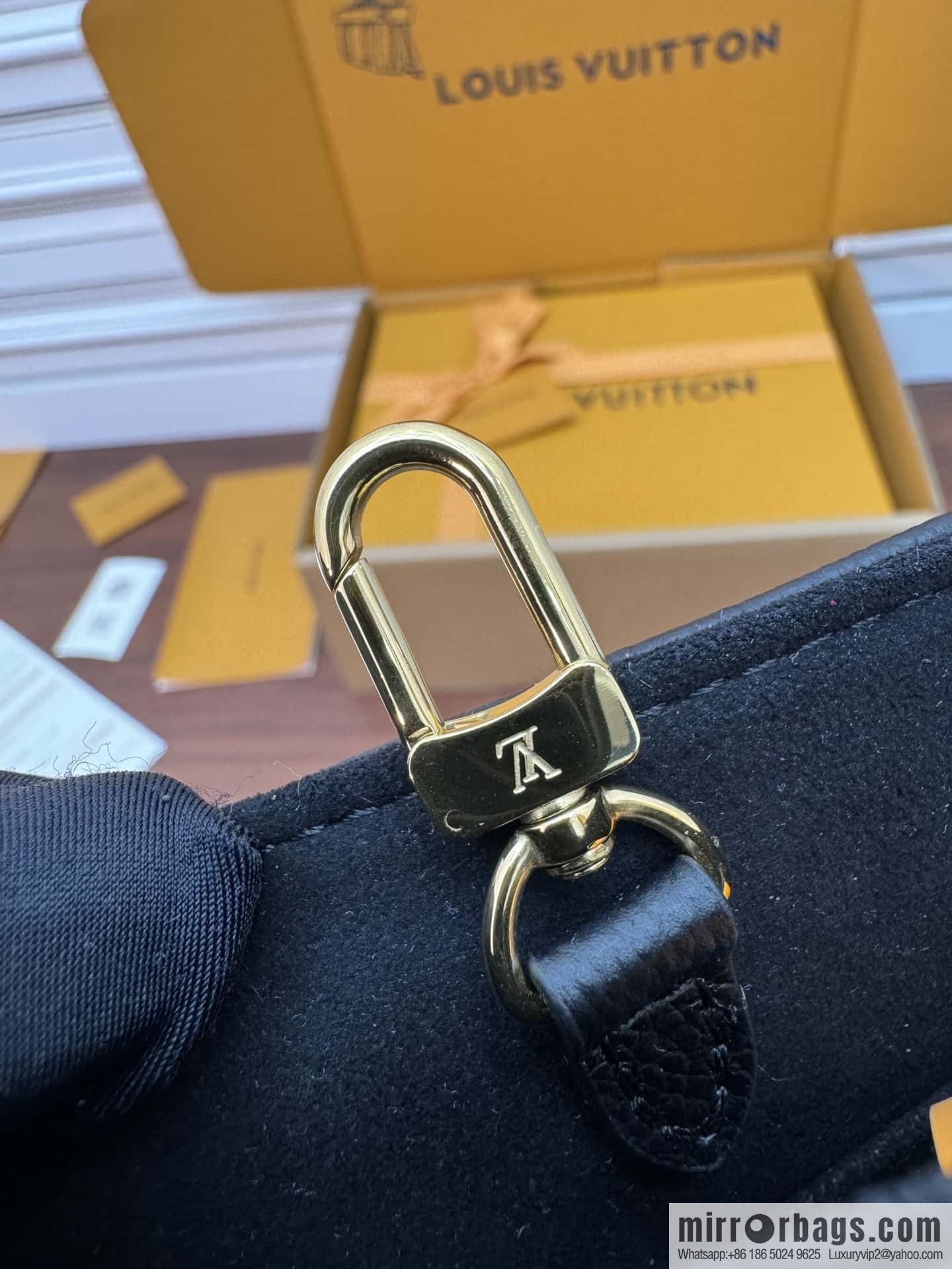 LV M46993 ONTHEGO BB handbag