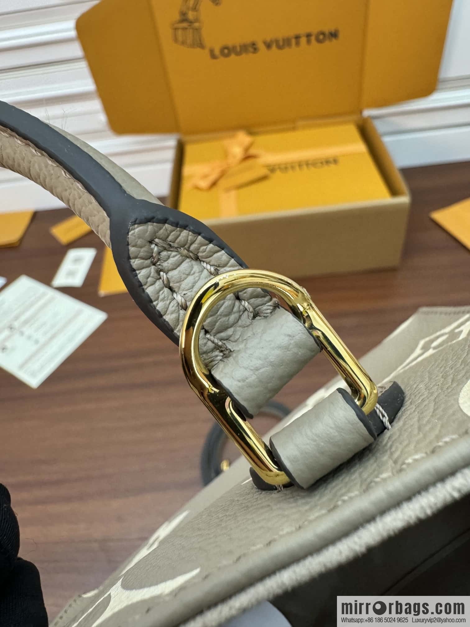 LV M47054 ONTHEGO BB handbag