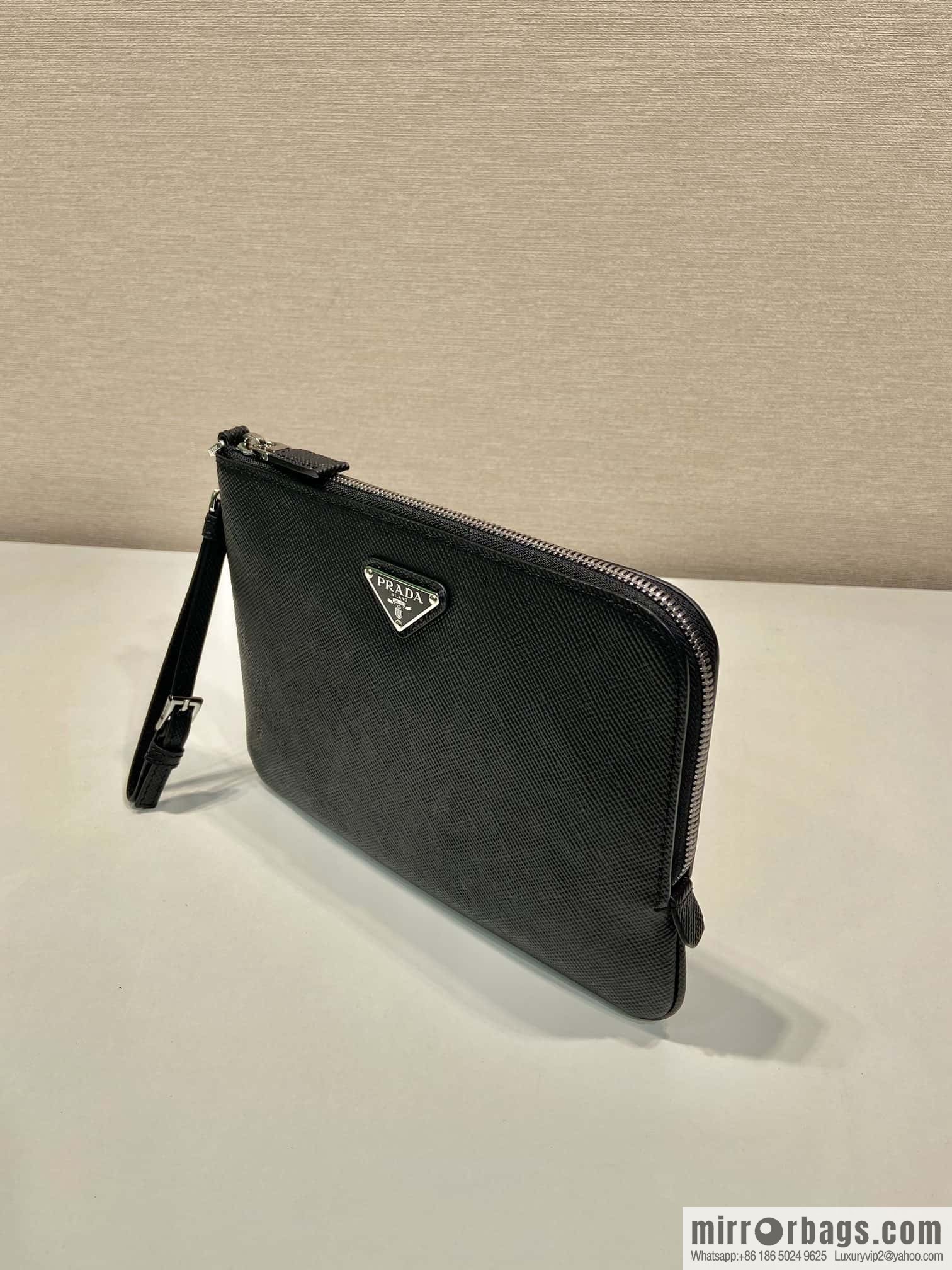 PRADA 🎉 new handbag 🎉 2NH024S