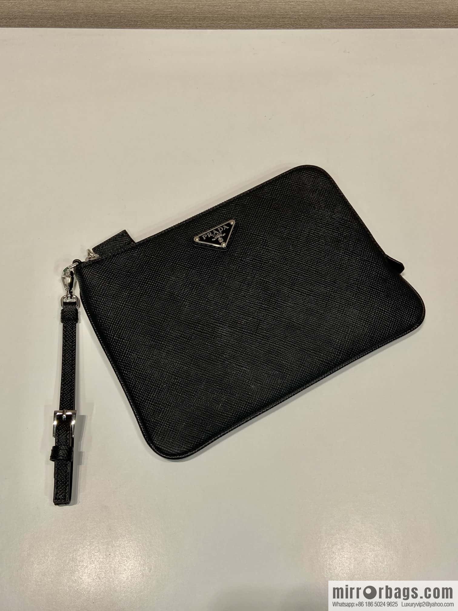 PRADA 🎉 new handbag 🎉 2NH024S