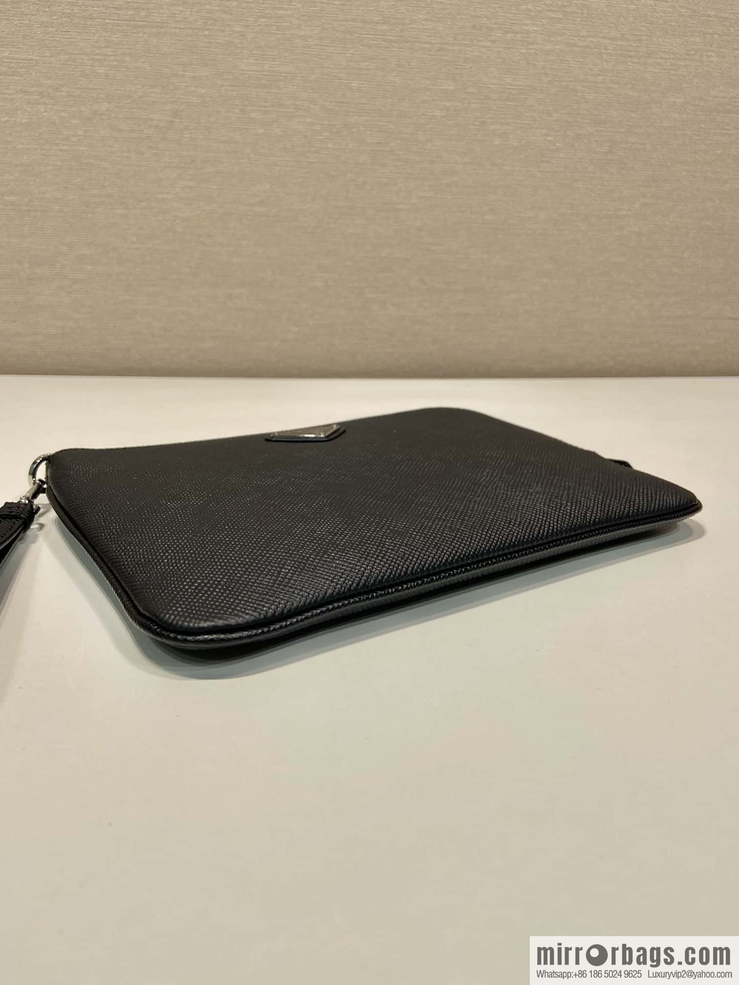 PRADA 🎉 new handbag 🎉 2NH024S