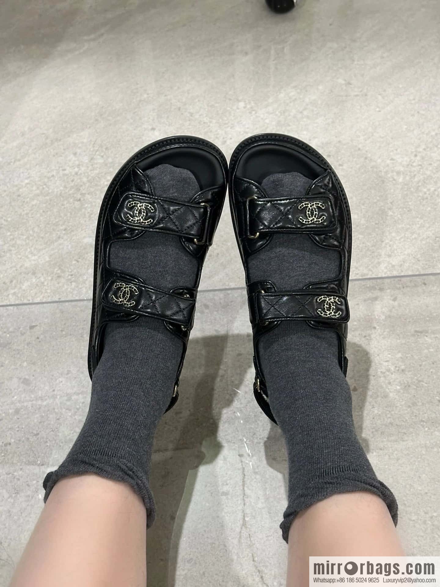 CHANEL Xiaoxiang new version, double leather buckle, high-gloss sheepskin, Velcro beach shoes