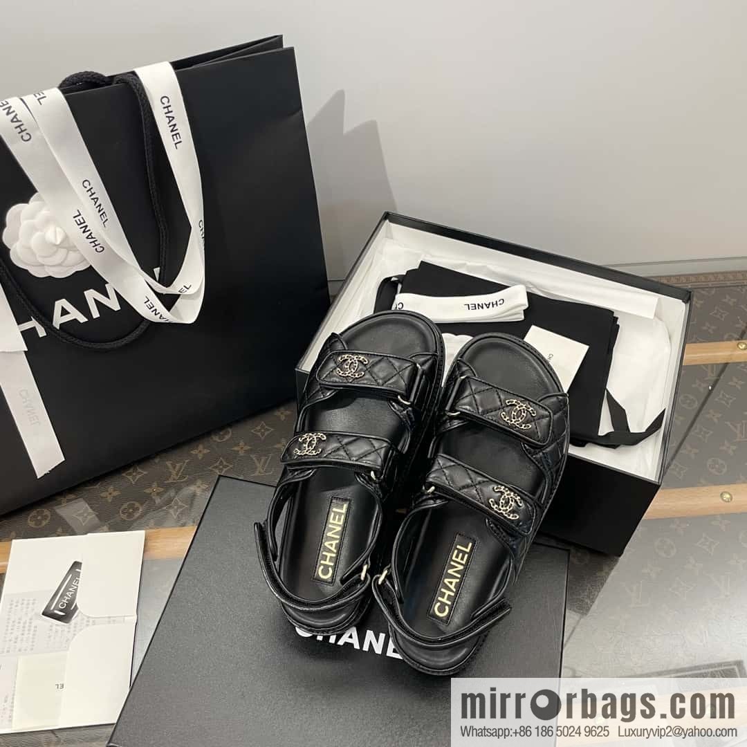 CHANEL Xiaoxiang new version, double leather buckle, high-gloss sheepskin, Velcro beach shoes