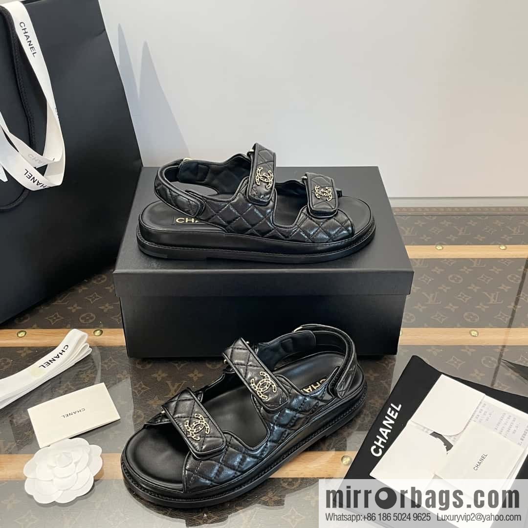 CHANEL Xiaoxiang new version, double leather buckle, high-gloss sheepskin, Velcro beach shoes