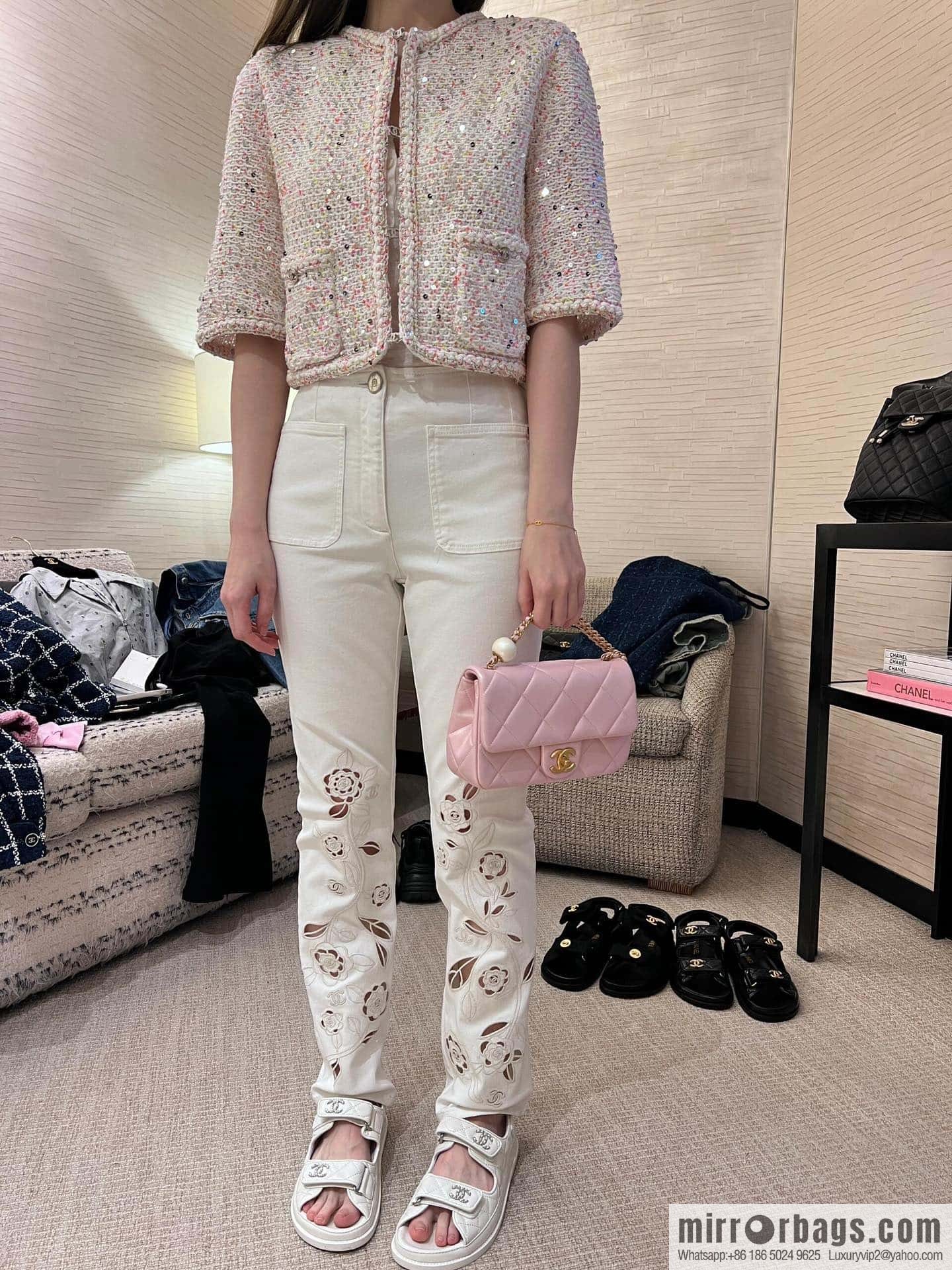 CHANEL Xiaoxiang new version, double leather buckle, high-gloss sheepskin, Velcro beach shoes