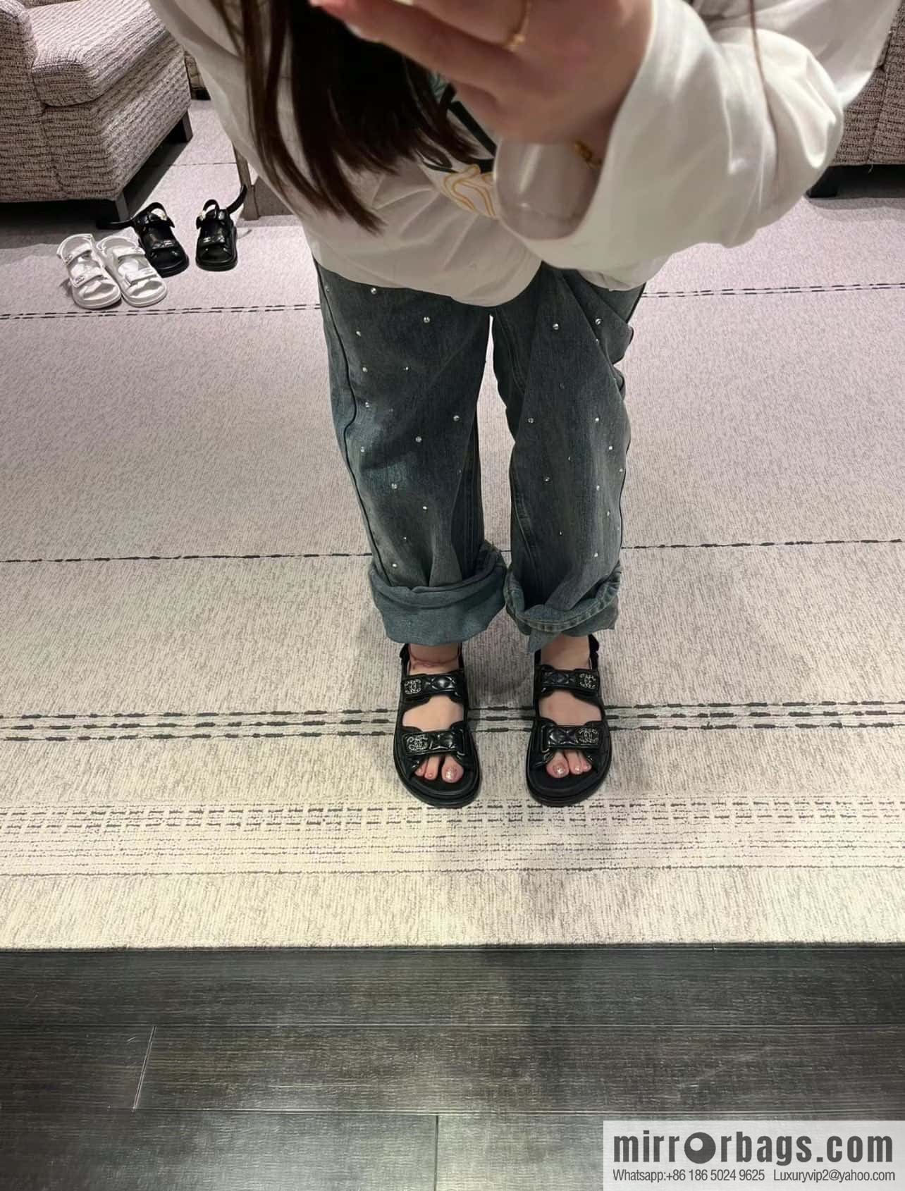CHANEL Xiaoxiang new version, double leather buckle, high-gloss sheepskin, Velcro beach shoes