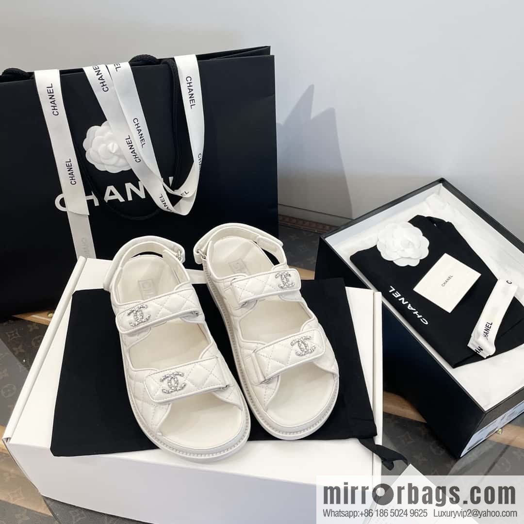 CHANEL Xiaoxiang new version, double leather buckle, high-gloss sheepskin, Velcro beach shoes