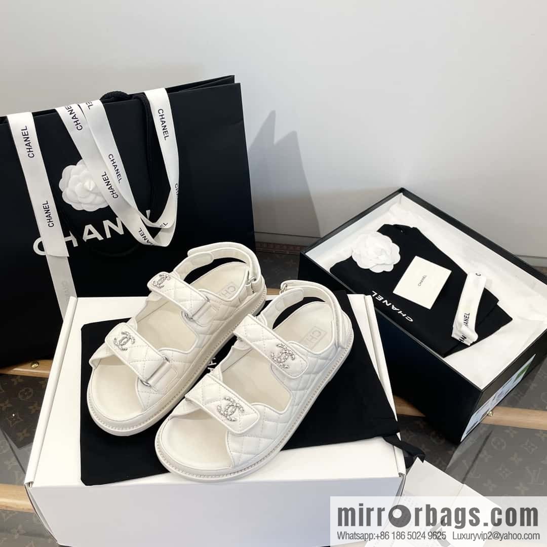 CHANEL Xiaoxiang new version, double leather buckle, high-gloss sheepskin, Velcro beach shoes