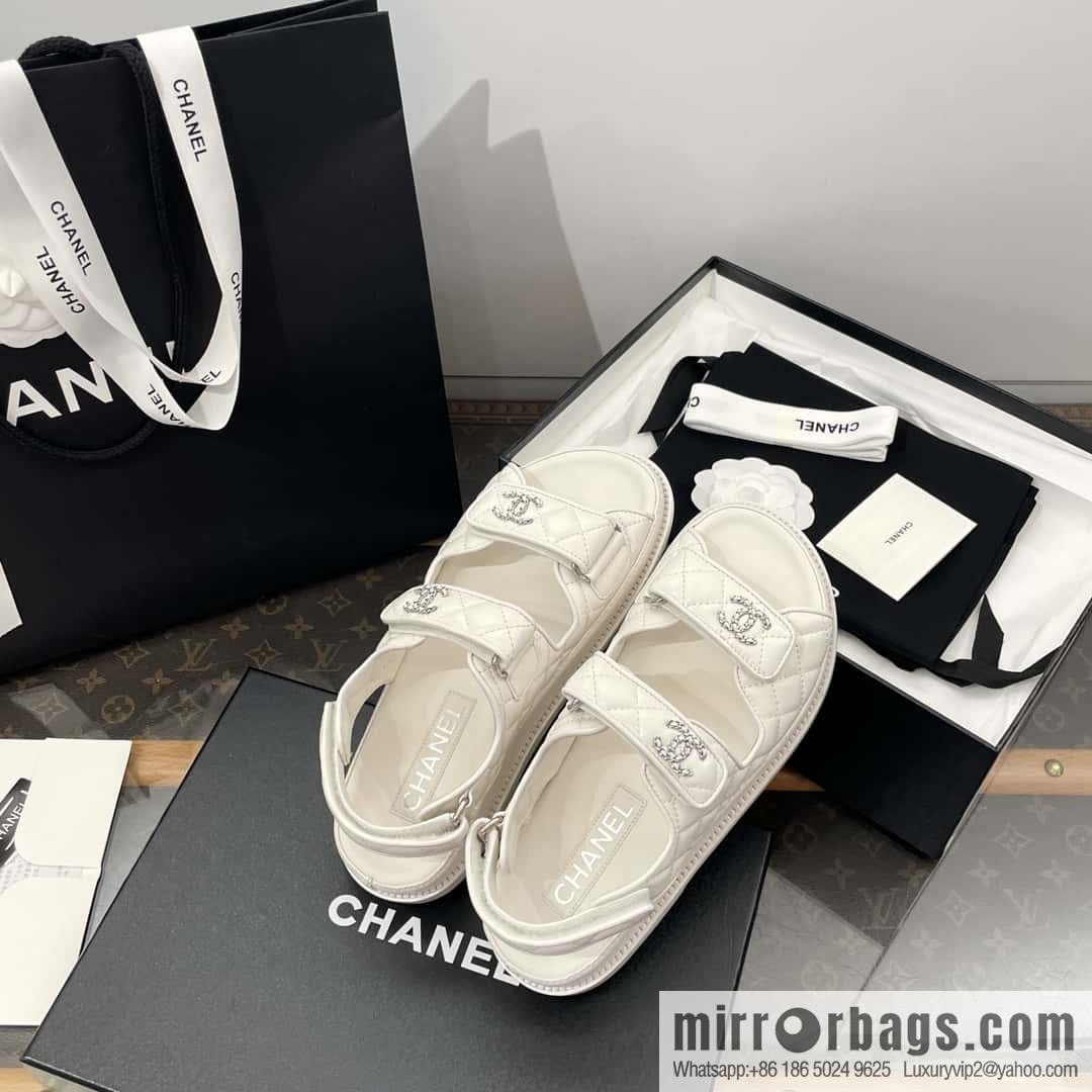 CHANEL Xiaoxiang new version, double leather buckle, high-gloss sheepskin, Velcro beach shoes