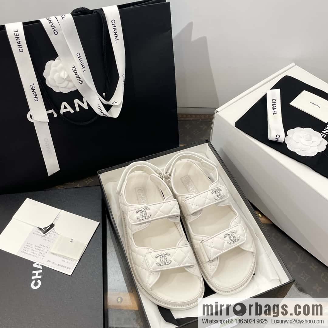 CHANEL Xiaoxiang new version, double leather buckle, high-gloss sheepskin, Velcro beach shoes