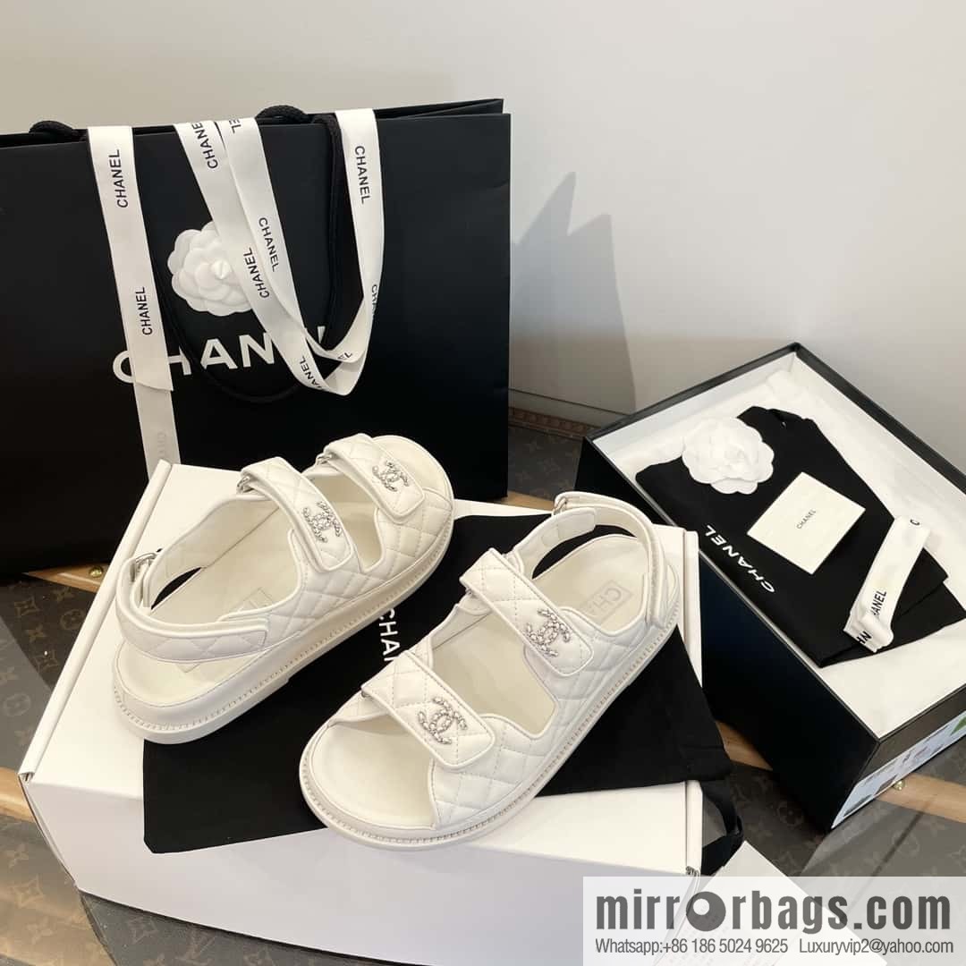 CHANEL Xiaoxiang new version, double leather buckle, high-gloss sheepskin, Velcro beach shoes