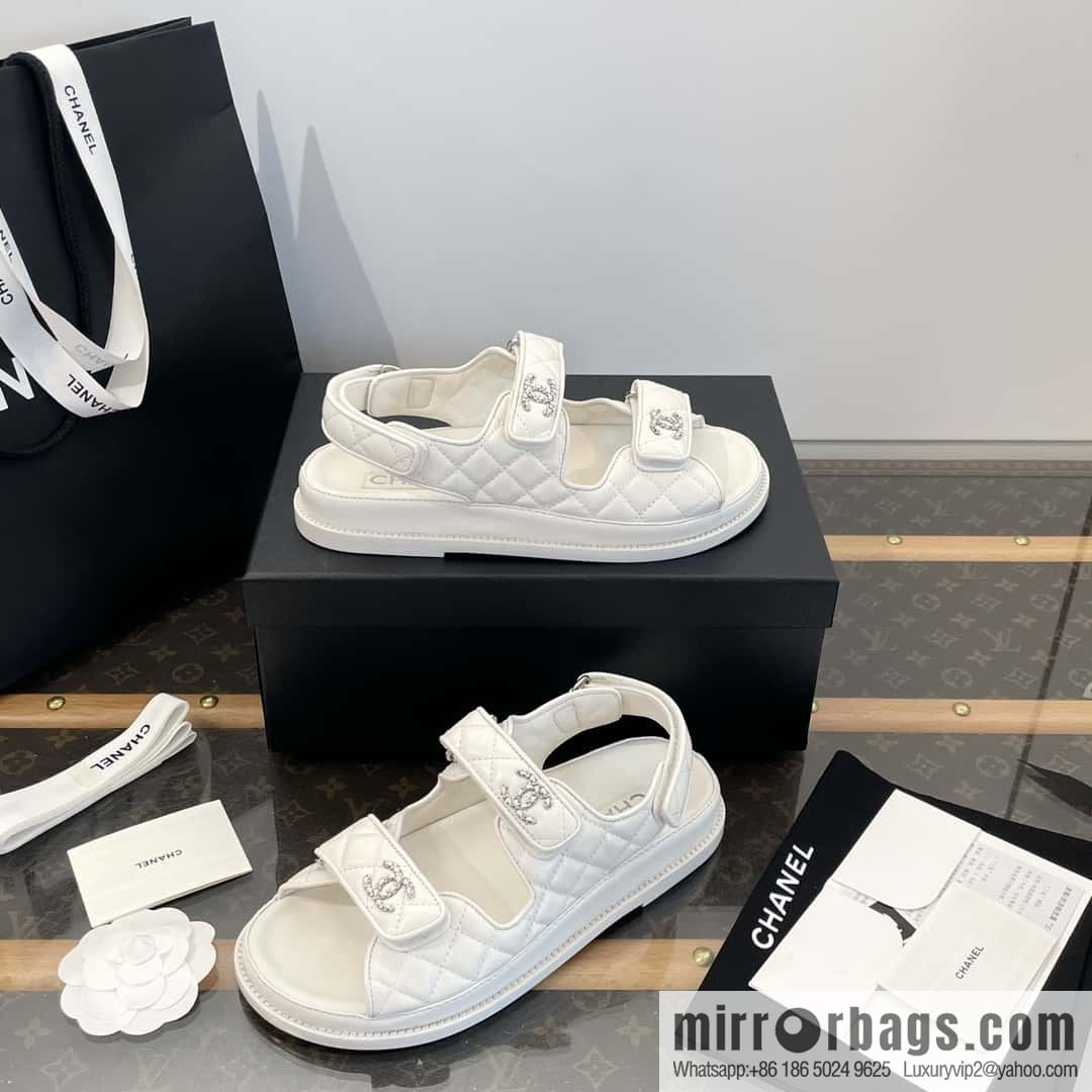 CHANEL Xiaoxiang new version, double leather buckle, high-gloss sheepskin, Velcro beach shoes