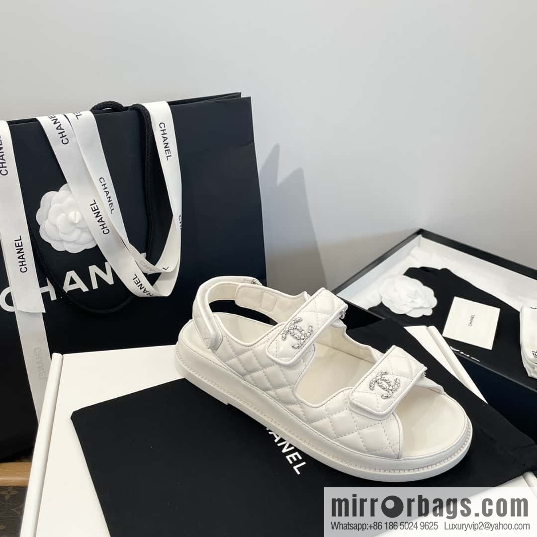 CHANEL Xiaoxiang new version, double leather buckle, high-gloss sheepskin, Velcro beach shoes