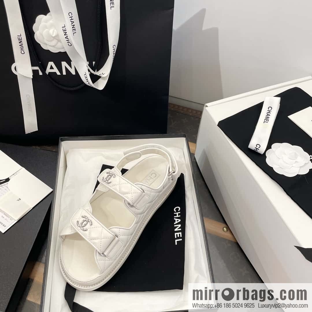 CHANEL Xiaoxiang new version, double leather buckle, high-gloss sheepskin, Velcro beach shoes