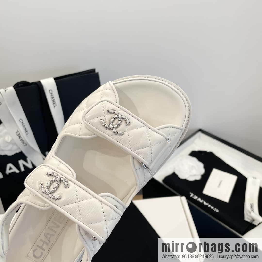 CHANEL Xiaoxiang new version, double leather buckle, high-gloss sheepskin, Velcro beach shoes