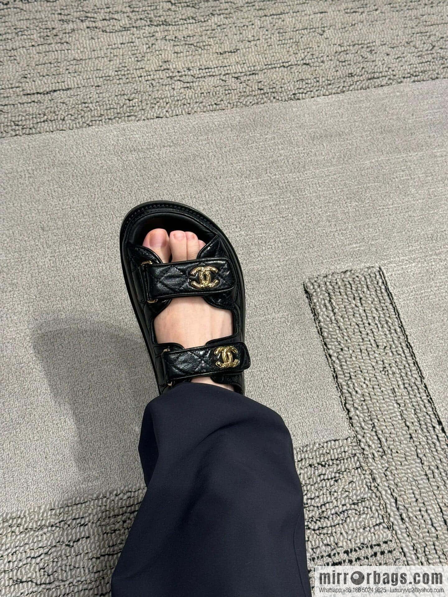 CHANEL Xiaoxiang The latest double Gold buckle, Velcro beach model