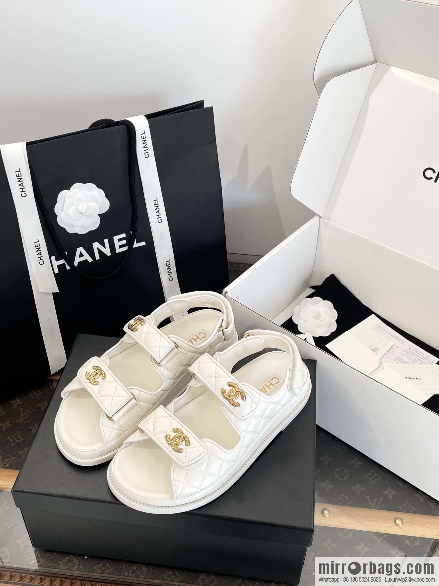CHANEL Xiaoxiang The latest double Gold buckle, Velcro beach model
