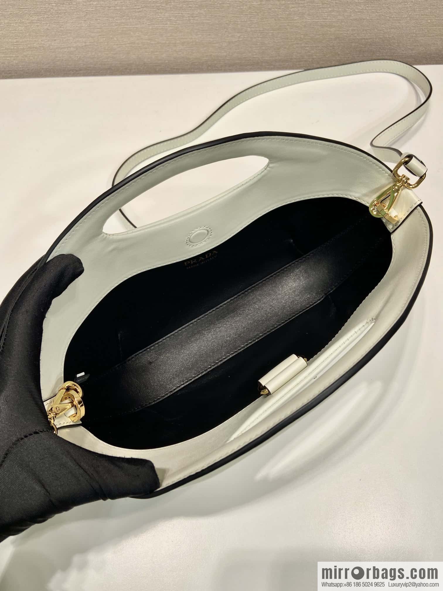 PRADA 🎉 new dumpling bag 🎉 1BA421 white