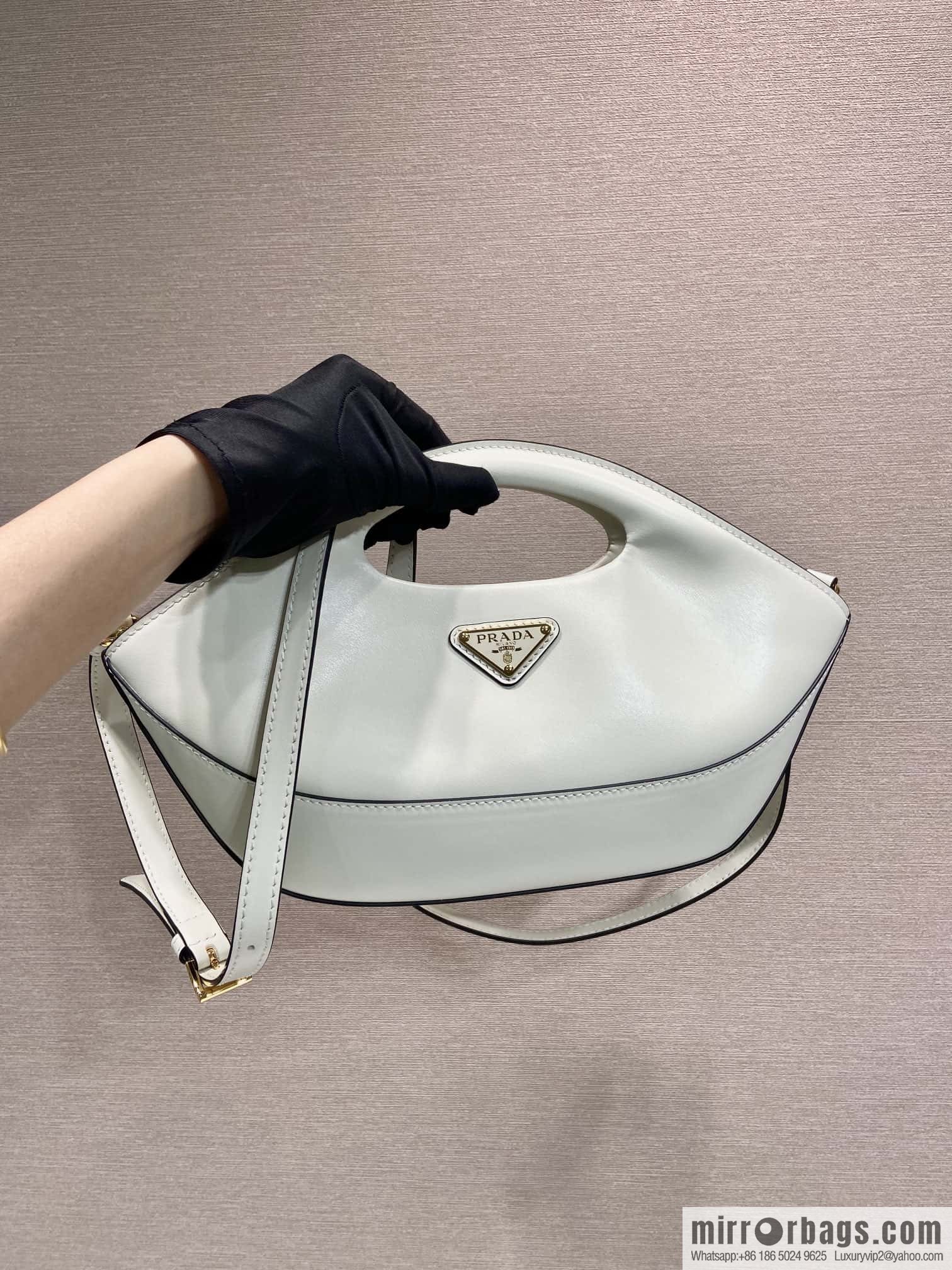 PRADA 🎉 new dumpling bag 🎉 1BA421 white