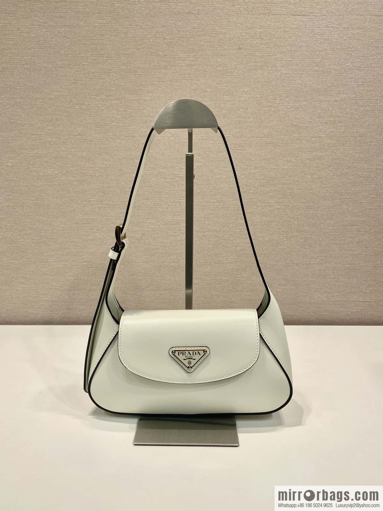 PRADA 🎉 new shoulder bag 🎉 1BD358 white