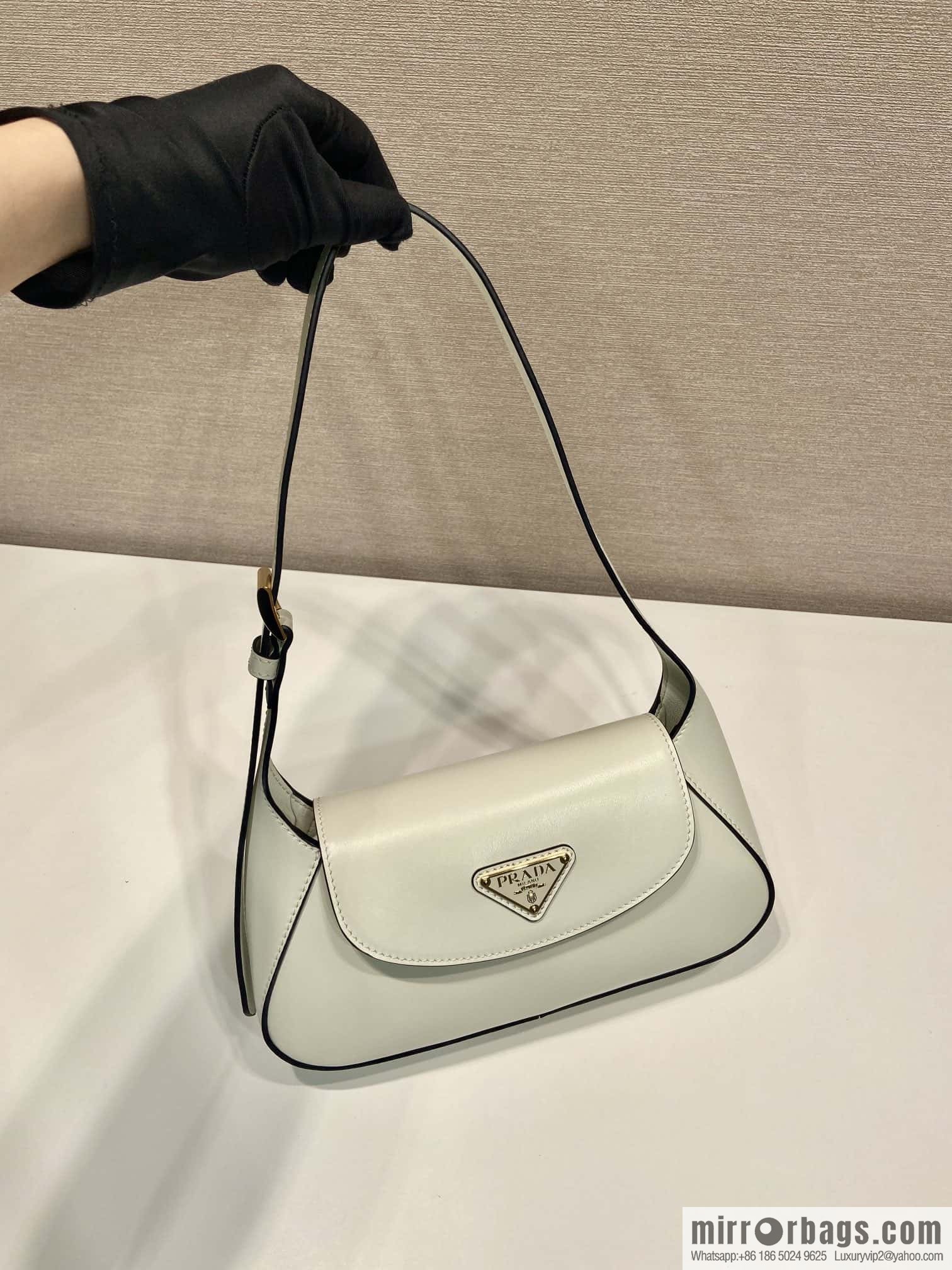 PRADA 🎉 new shoulder bag 🎉 1BD358 white