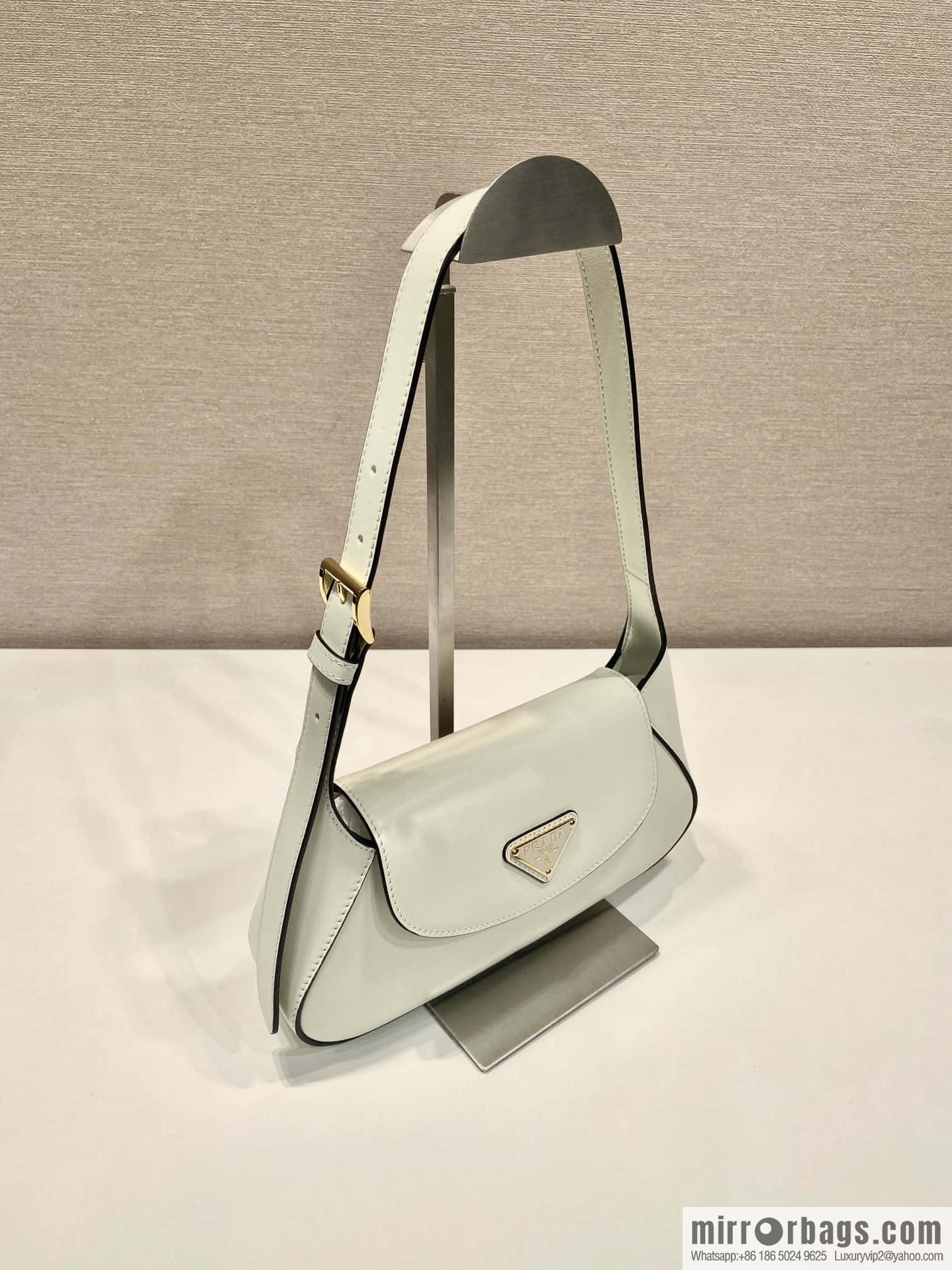 PRADA 🎉 new shoulder bag 🎉 1BD358 white