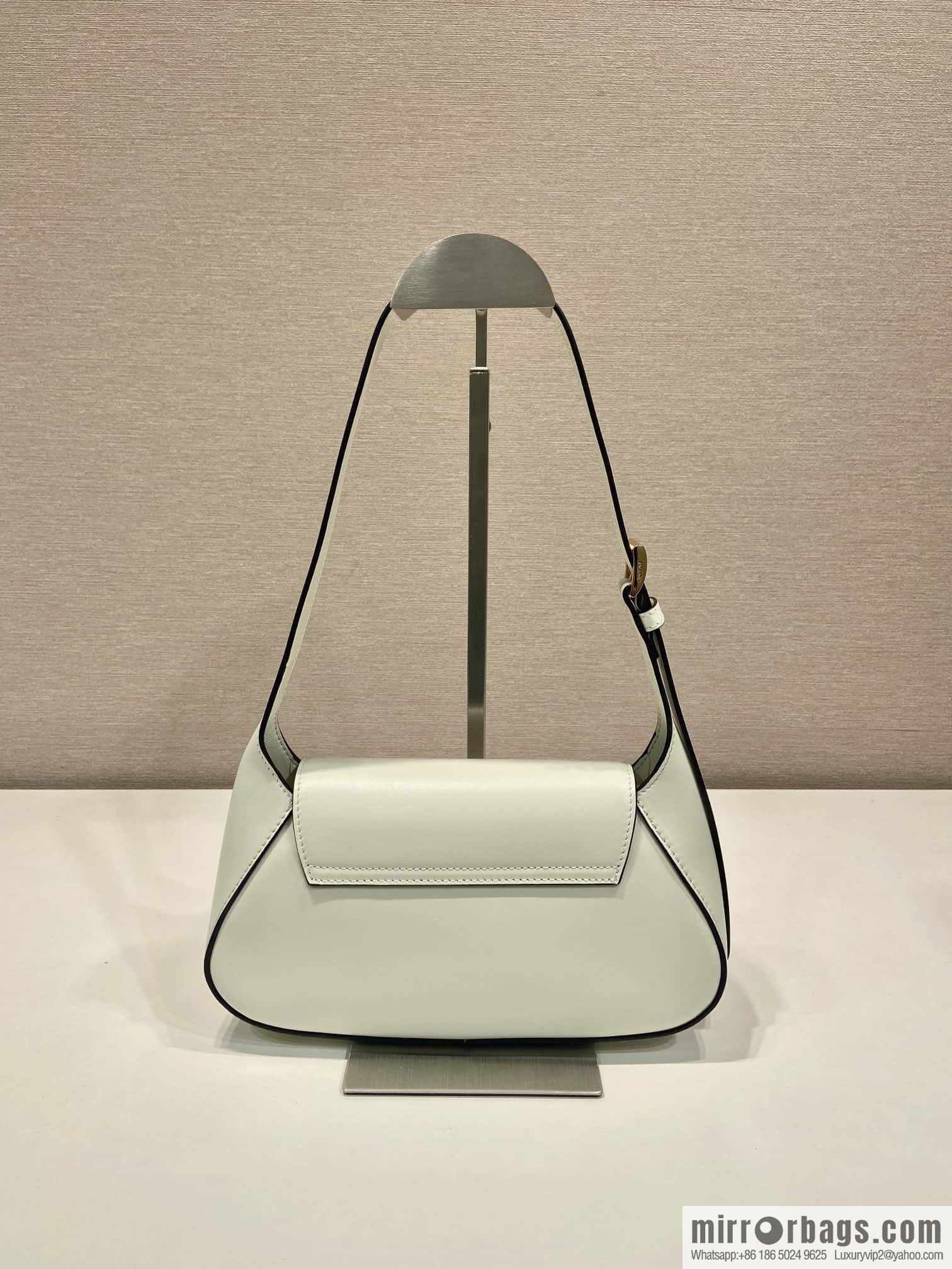 PRADA 🎉 new shoulder bag 🎉 1BD358 white