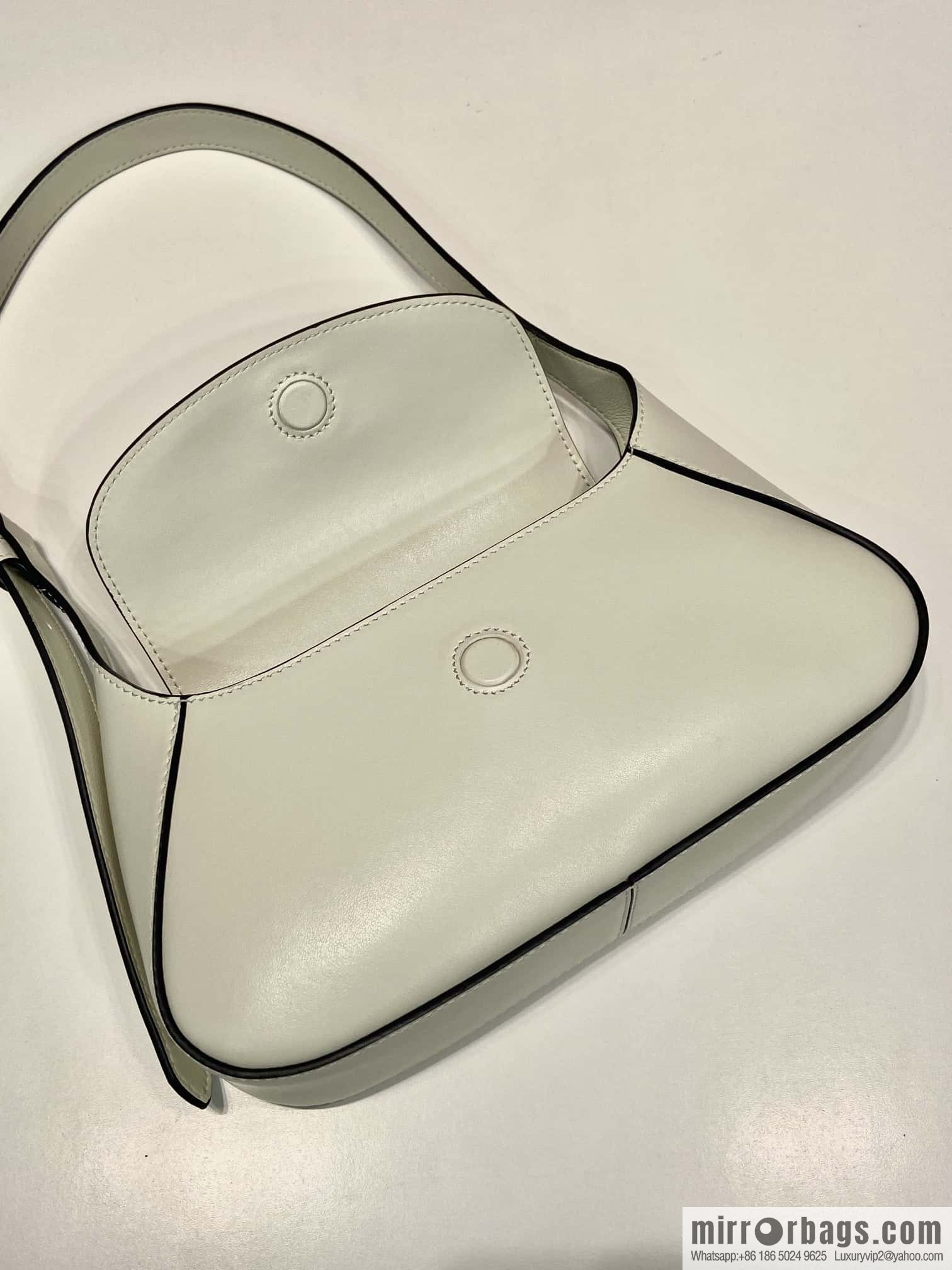 PRADA 🎉 new shoulder bag 🎉 1BD358 white