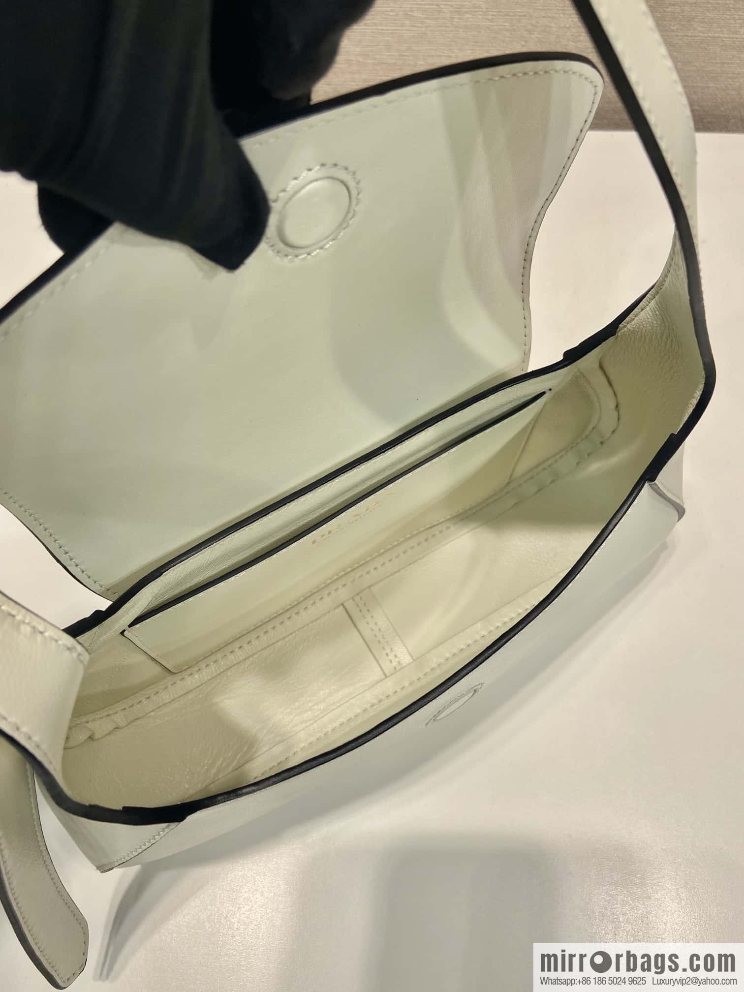 PRADA 🎉 new shoulder bag 🎉 1BD358 white