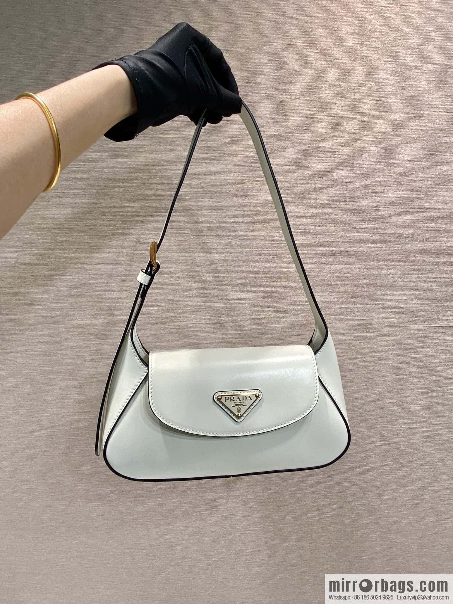 PRADA 🎉 new shoulder bag 🎉 1BD358 white