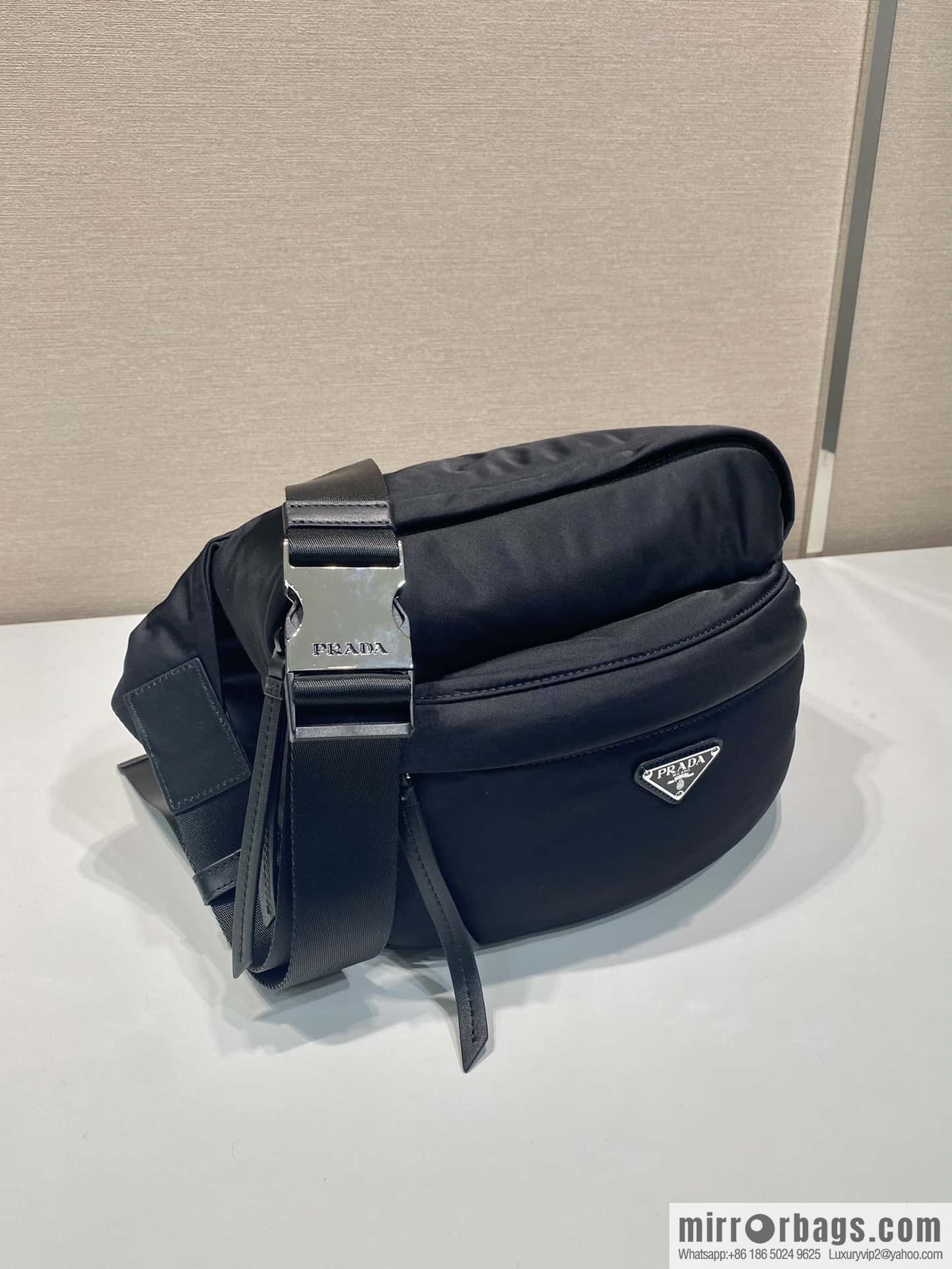 PRADA 🎉 new 🎉 2VH038B messenger bag