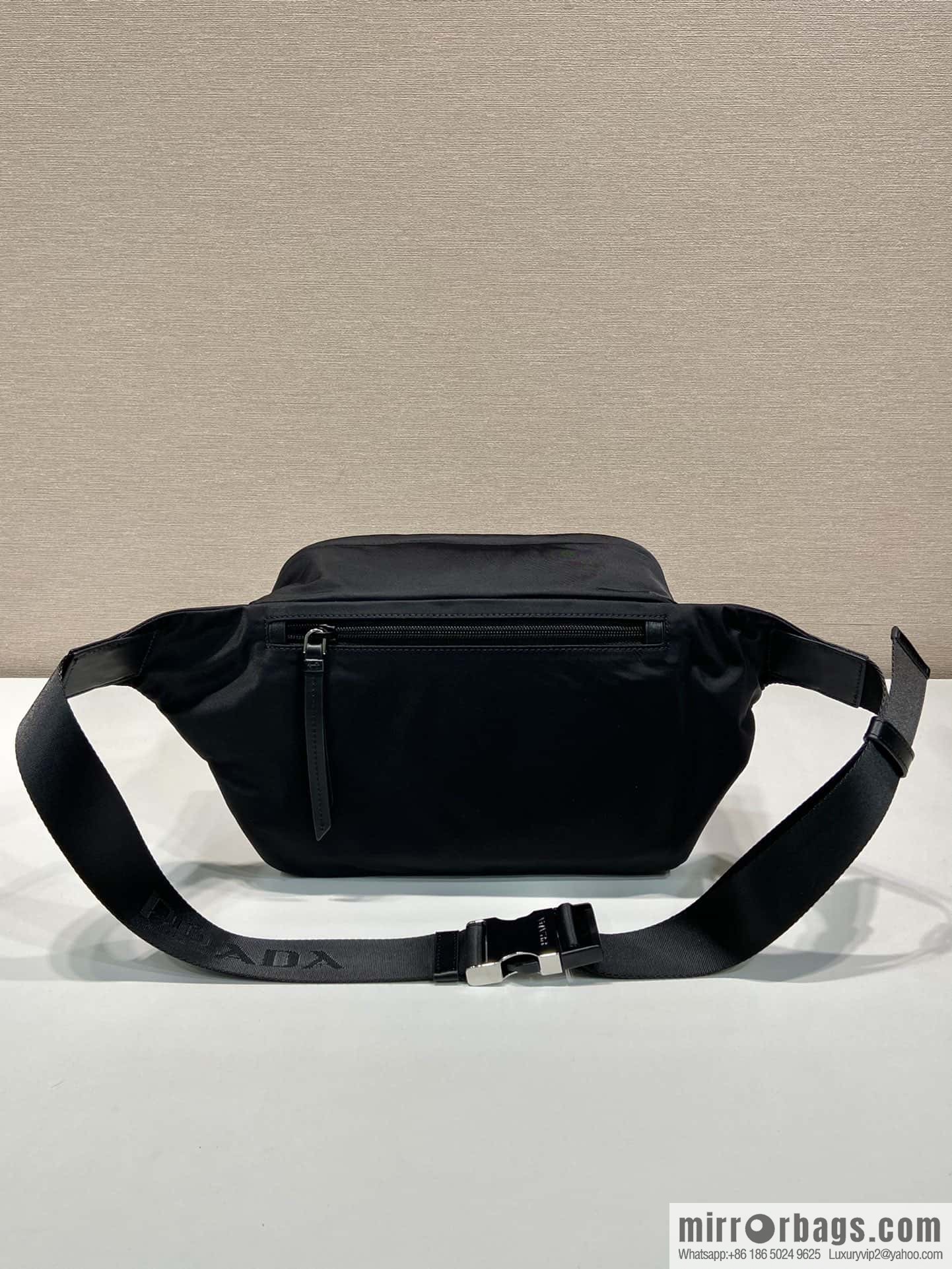 PRADA 🎉 new 🎉 2VH038B messenger bag