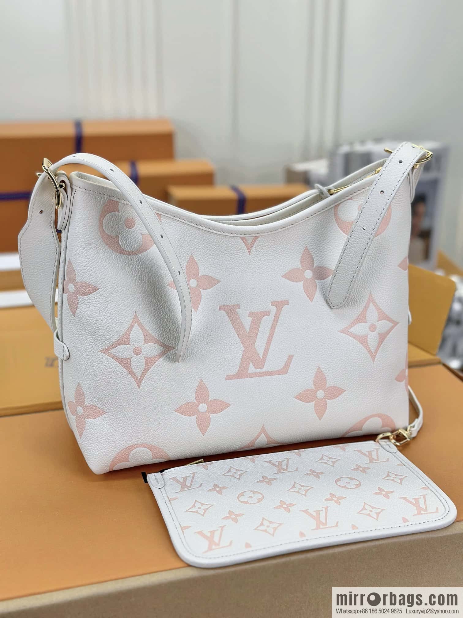 LV M24141 CARRYALL Small handbag