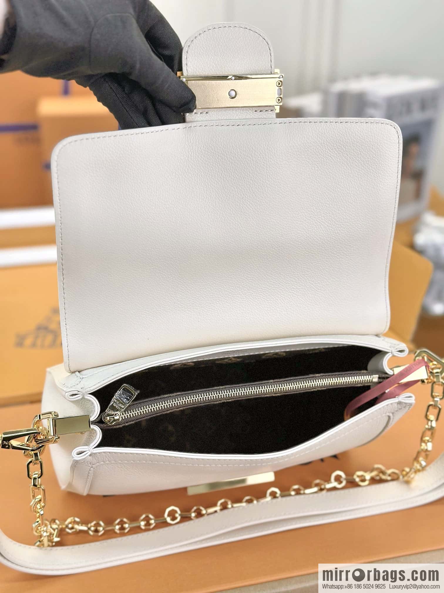 LV M25050 DAUPHINE SOFT medium handbag