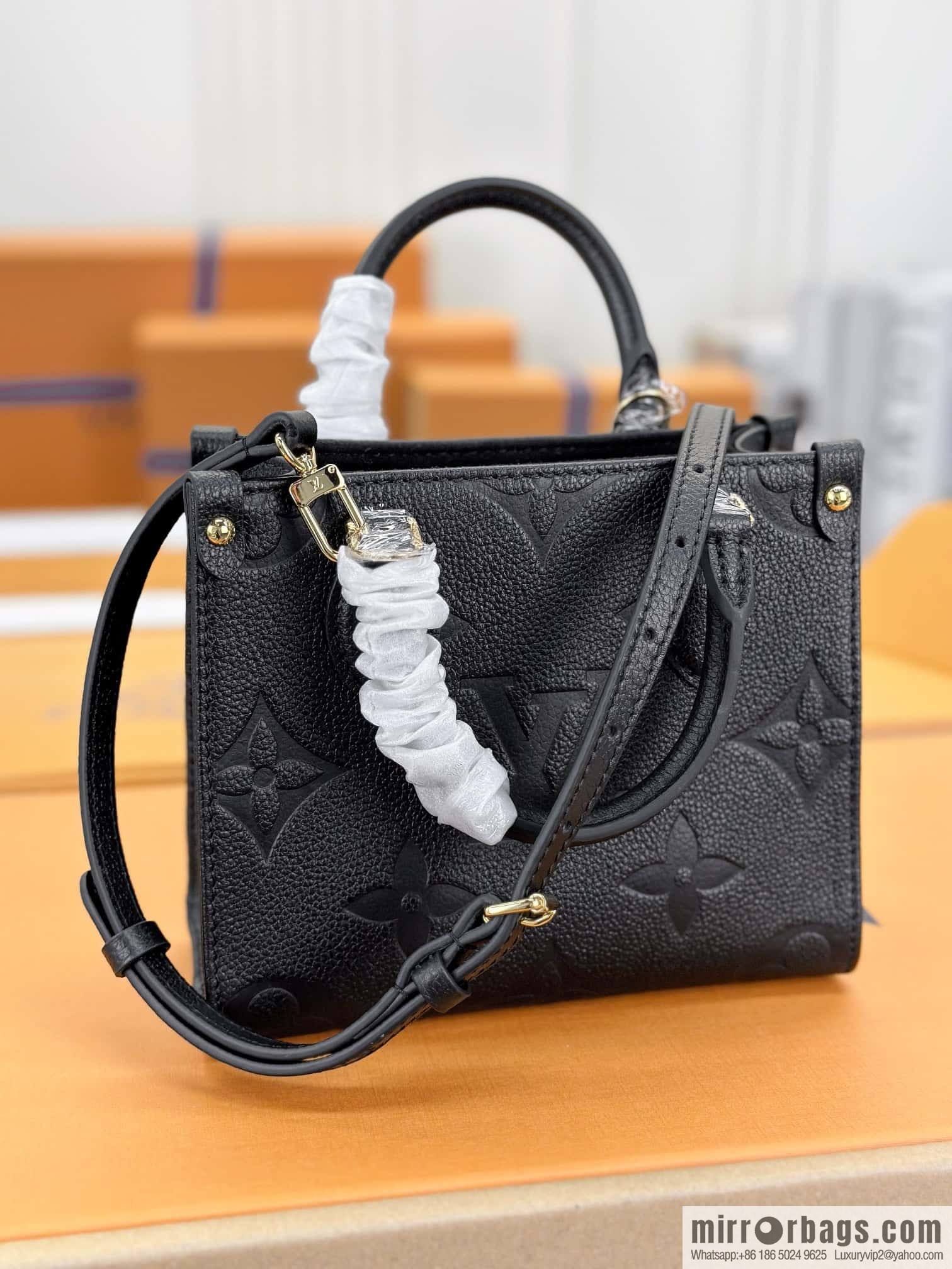 LV M46993 ONTHEGO BB handbag